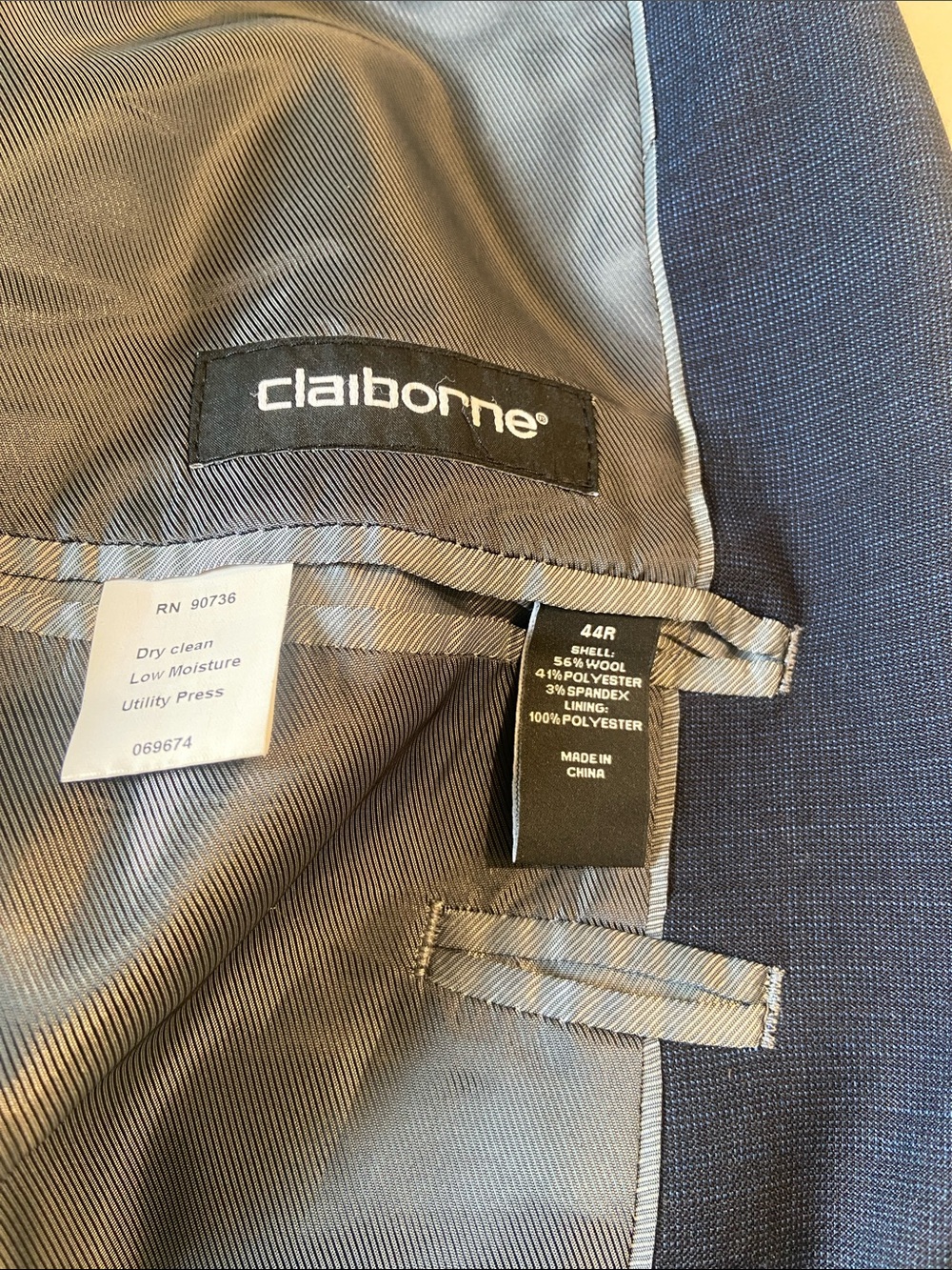 Claiborne Navy Blue Men's suit 44R  pants 36x30 EUC